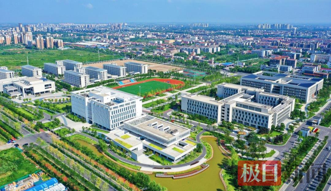 长江大学文理学院俯瞰图（吴申畅 摄）.png