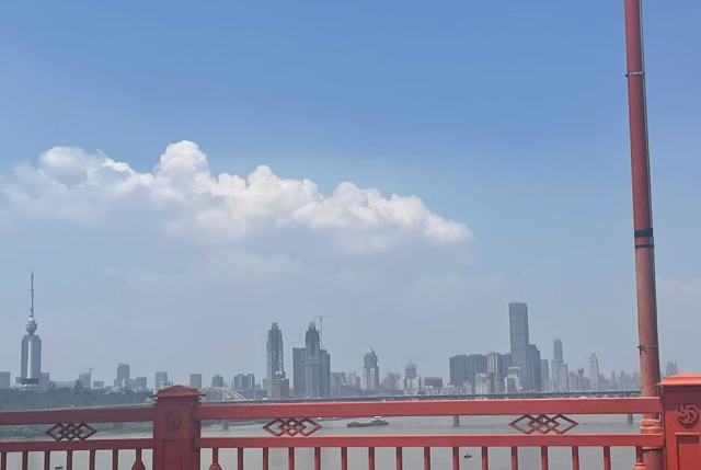 注意，台风“巴威”对湖北风雨减小！今天白天鄂东阵风6-8级，黄冈黄石咸宁午后有分散性中到大雨
