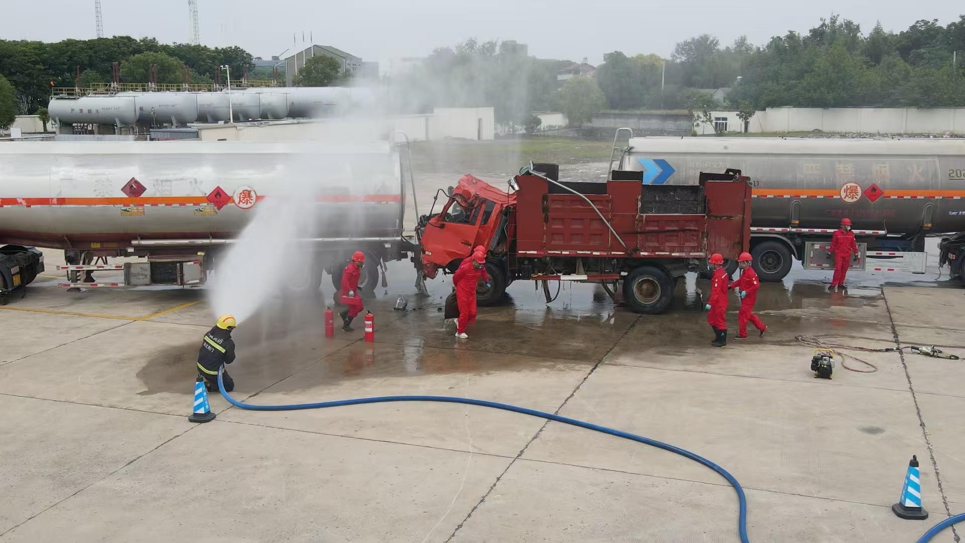危化品道路运输应急演练现场.jpg
