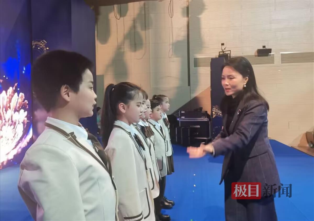 荆楚好老师群星计划｜全国最美教师张龙：自己走100步，不如带动100个人走一步 | 极目新闻
