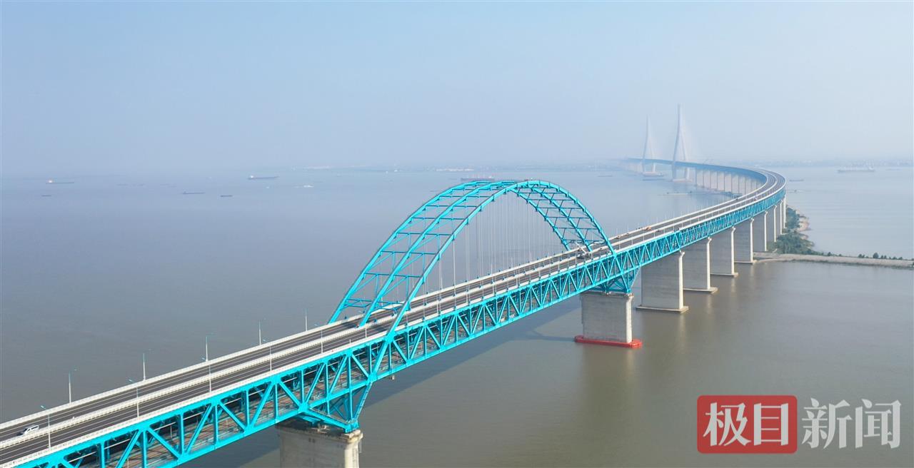 沪苏通长江公铁大桥.jpg