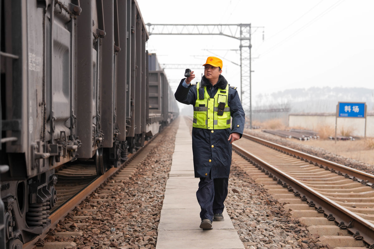 坚守2.jpg 坚守2.jpg