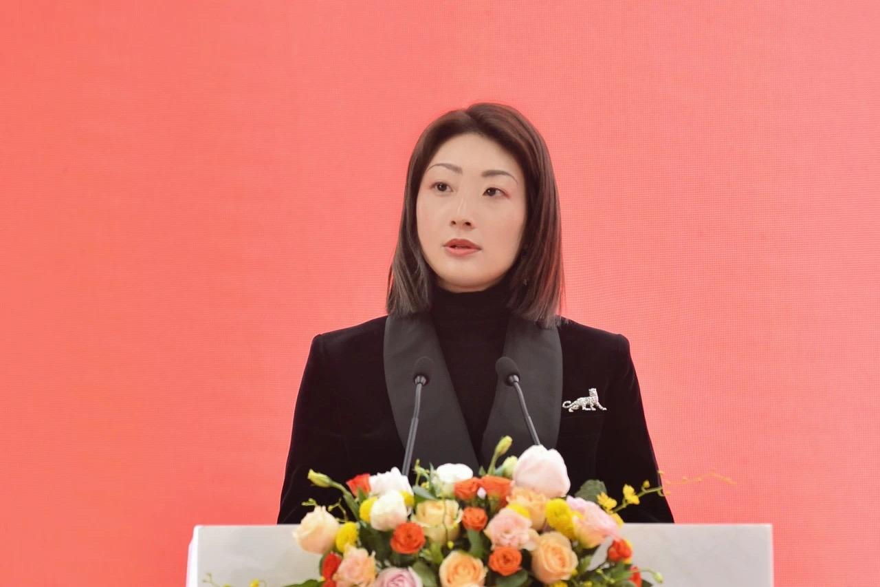 2018年,宗馥莉上任娃哈哈品牌公关部部长;2021年,出任集团副董事长兼