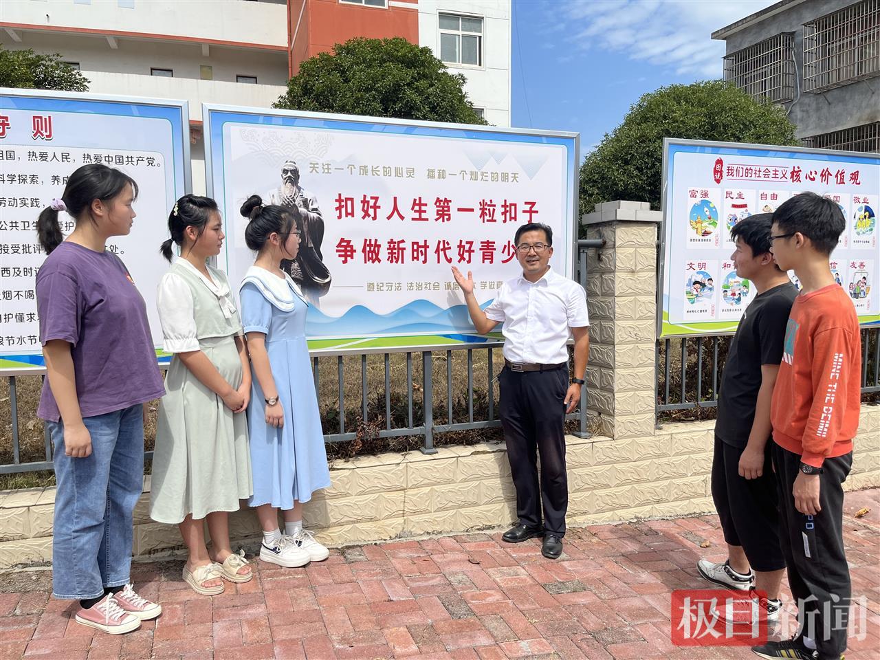 孙家万工作场景照片1.jpg 孙家万工作场景照片1.jpg