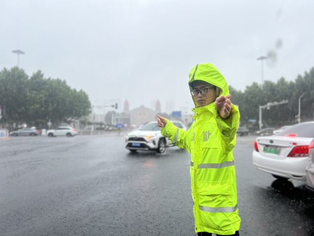 这场雨太大了，3000余人次上路！武汉交警再发预警