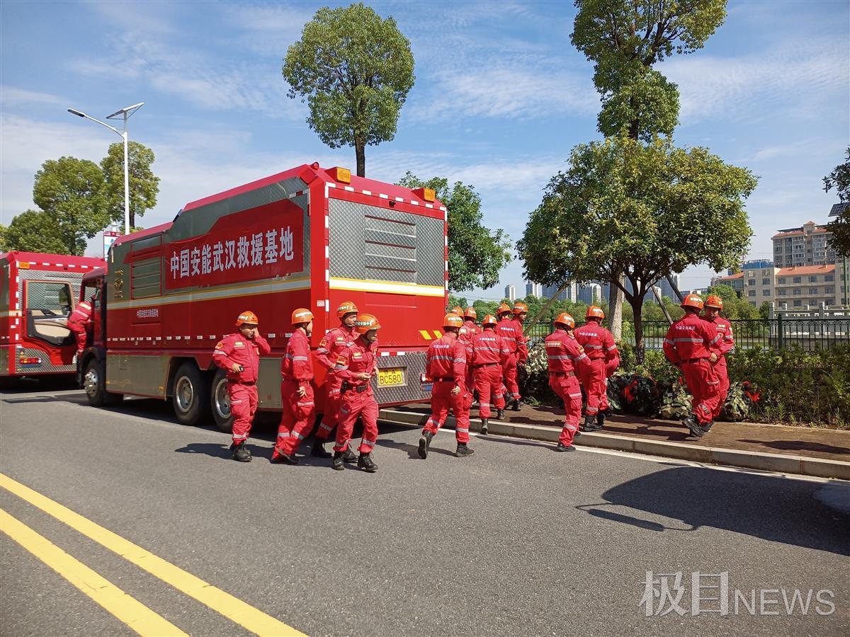 湖北调度专业应急救援力量紧急驰援河南抢险救灾