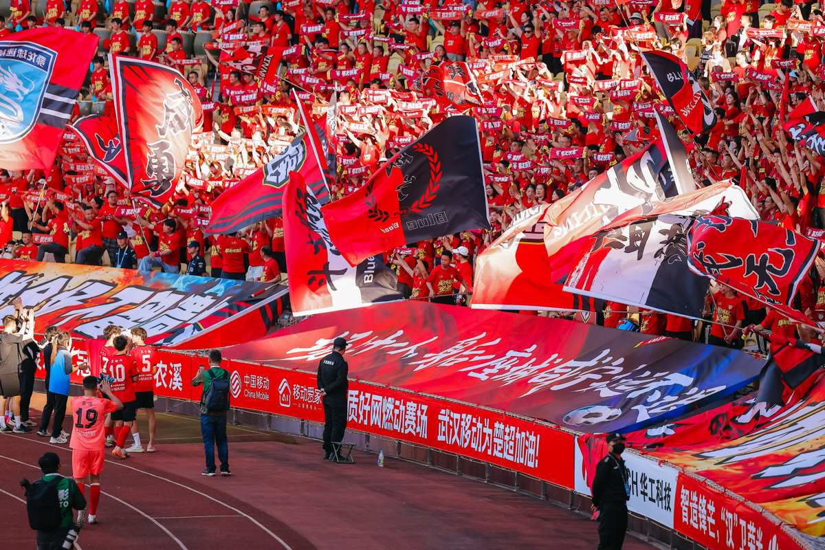 假日期间，2026 年湖北省城市足球联赛武汉主场揭幕战在武汉五环体育中心燃情上演 (1).jpg