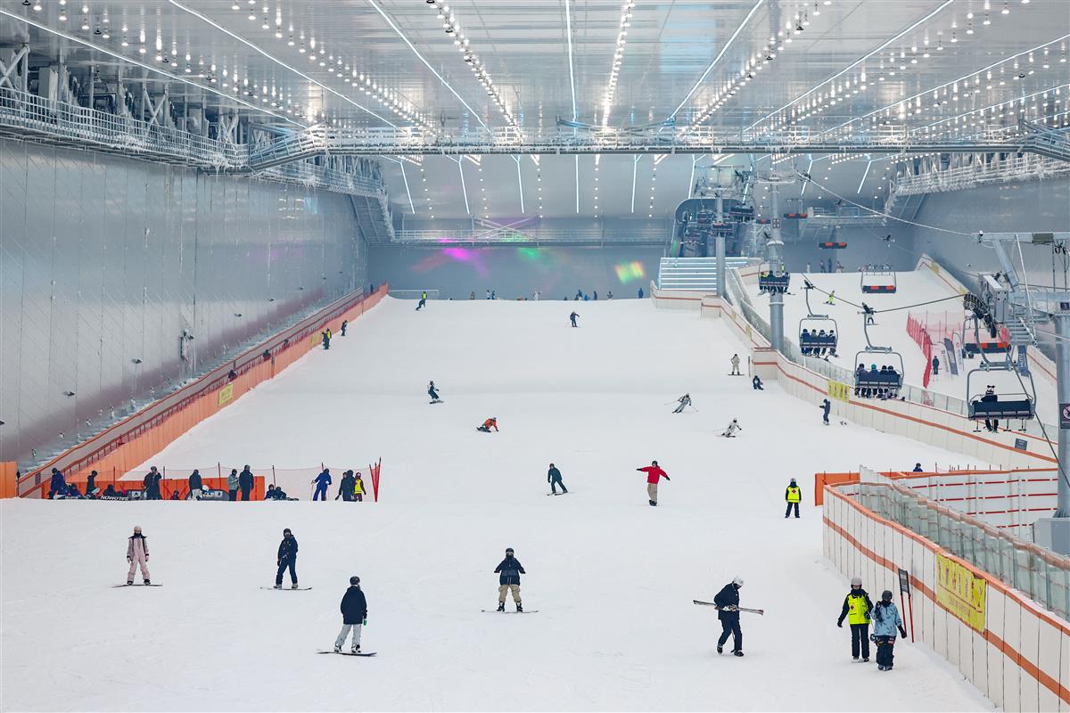 In pics: Central China's largest indoor ski resort opens in Wuhan | 极目新闻
