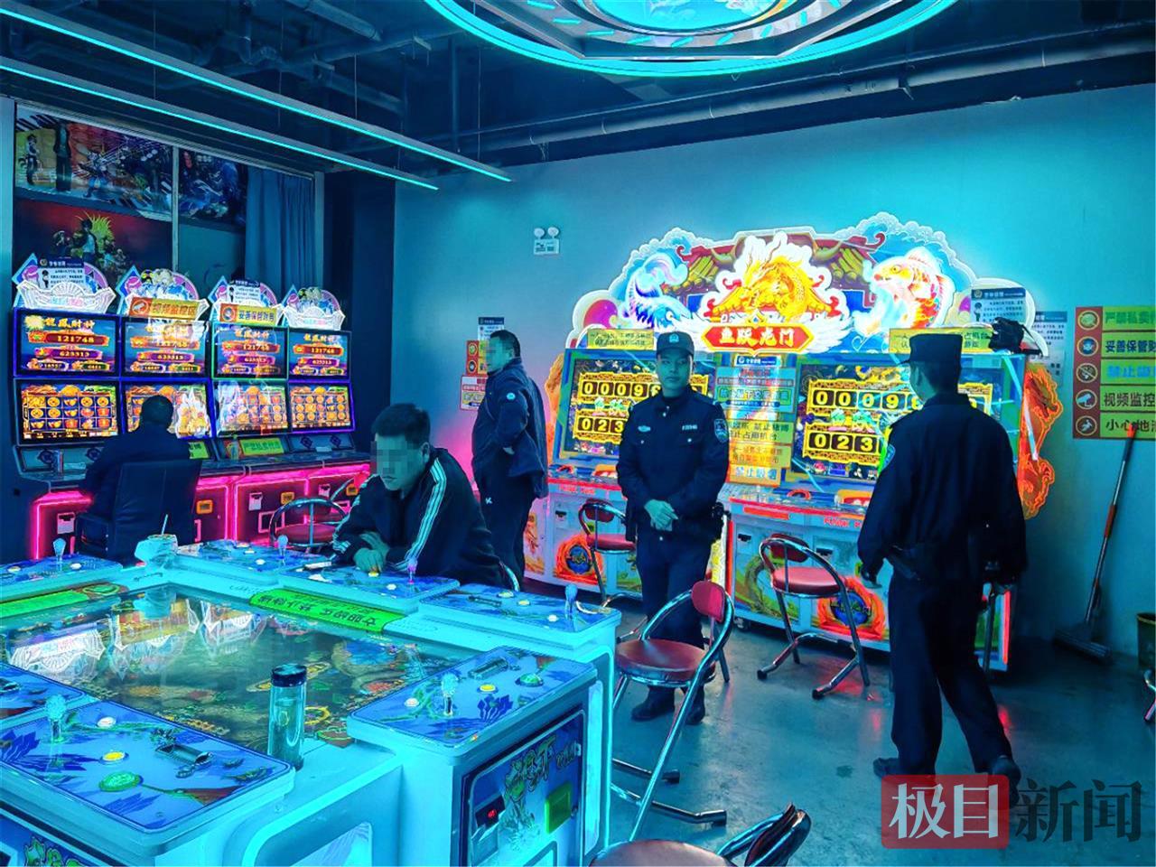 图6：民警在行业场所检查。.jpg