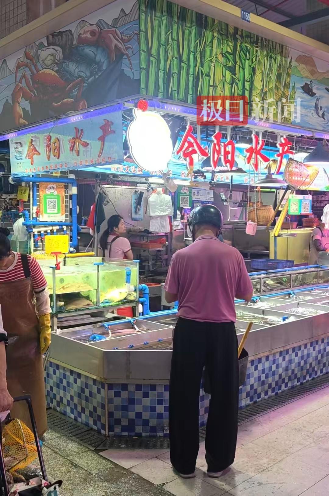 杨今府家的鱼档 极目新闻记者摄.jpg