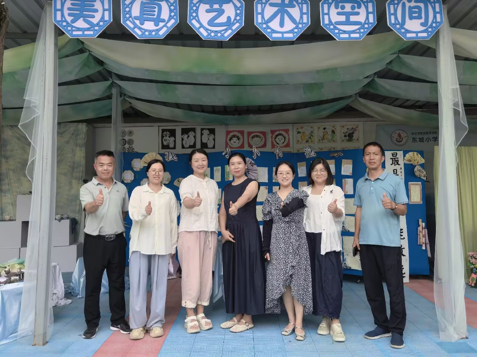 墨小送教团队与新洲城东小学领导合影留念.jpg 墨小送教团队与新洲城东小学领导合影留念.jpg