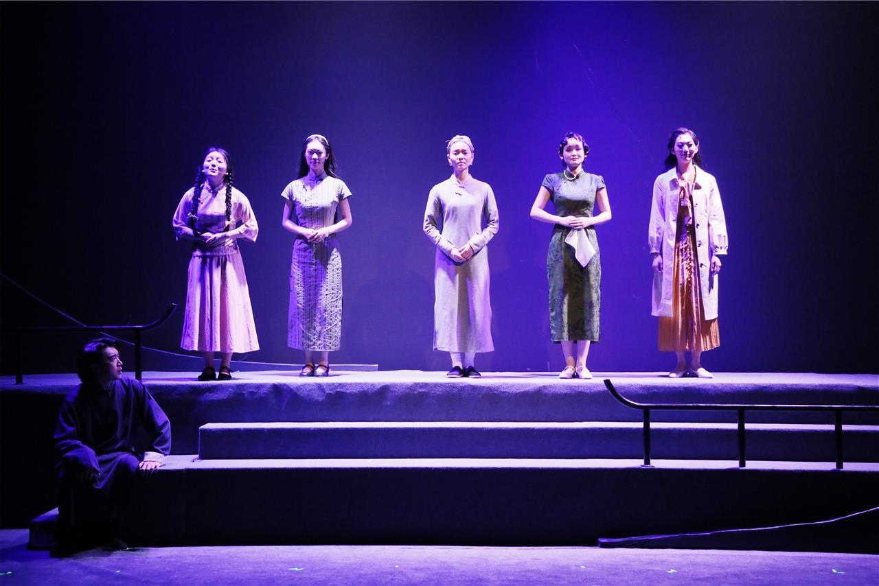 5 成龙影视传媒学院表演（戏剧表演方向）2102班毕业大戏《狂飙》剧照。刘恒 摄.JPG