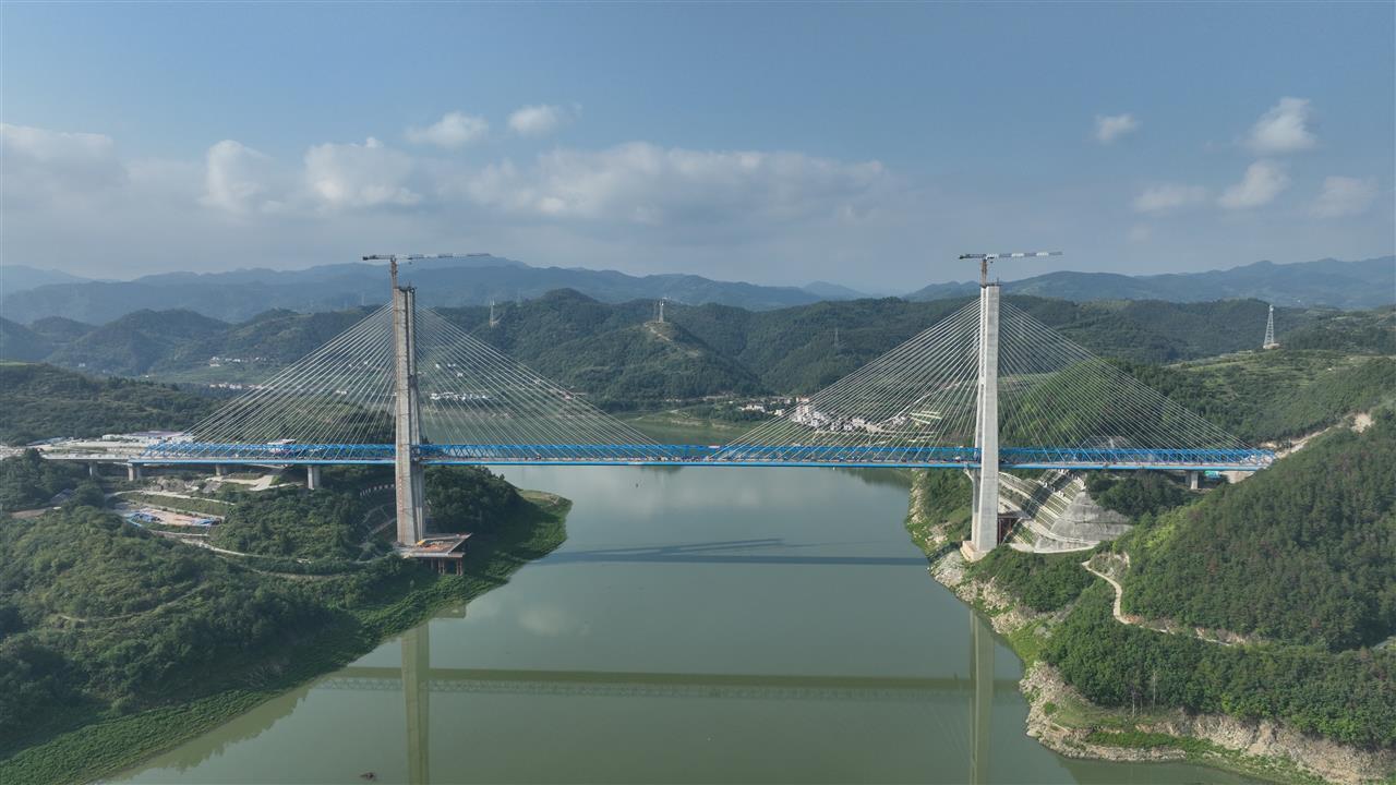 西十高铁1.jpg 西十高铁1.jpg