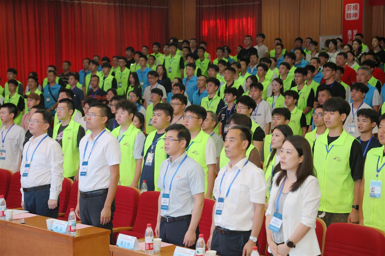 开赛式现场2.jpg 开赛式现场2.jpg