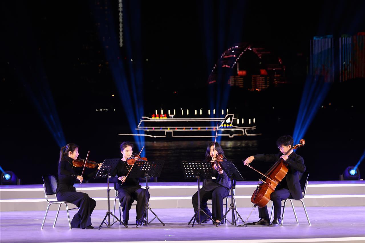 长江之韵开幕式武昌江滩.jpg 长江之韵开幕式武昌江滩.jpg