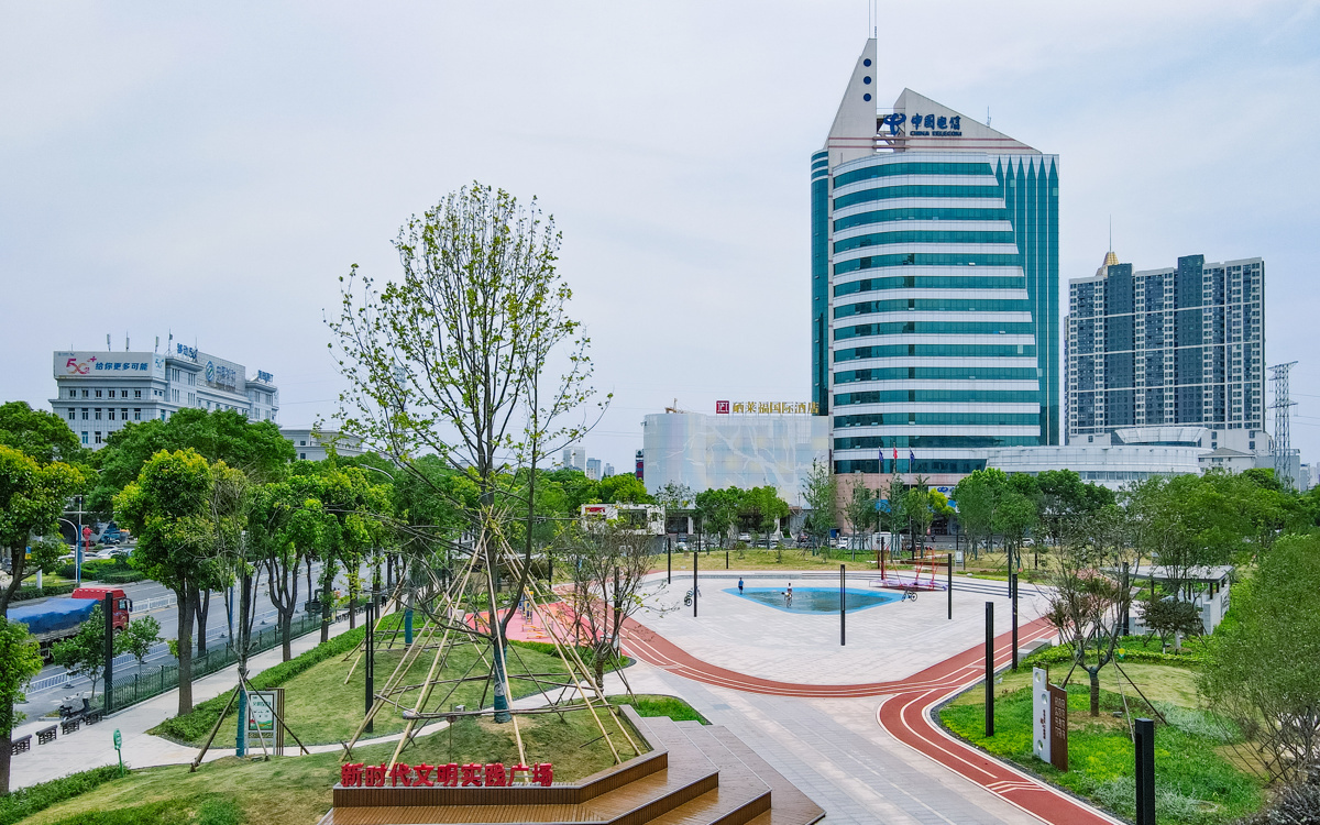 新时代广场公园 (1).jpg