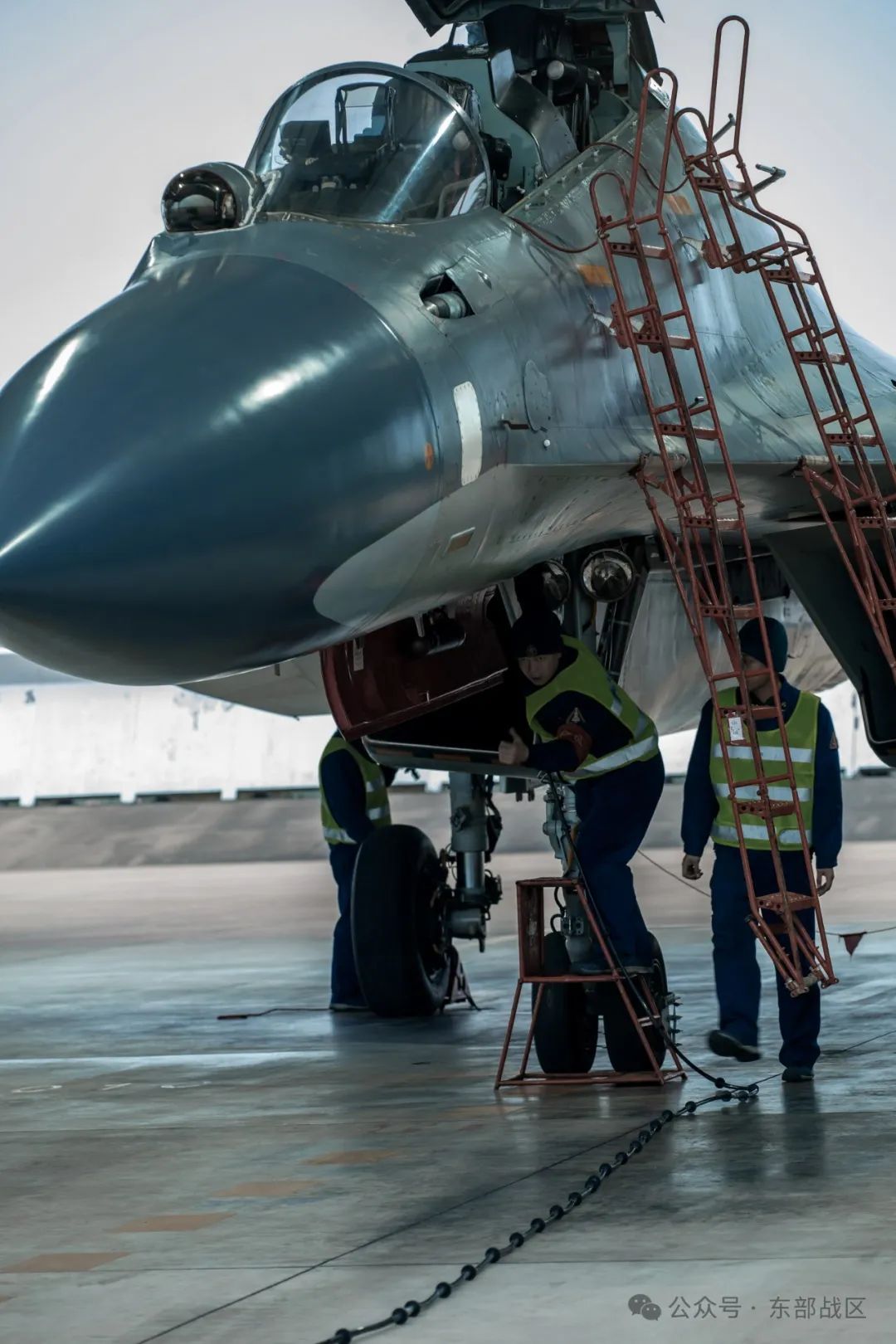 空军航空兵某旅开展夜间实战化训练 | 极目新闻