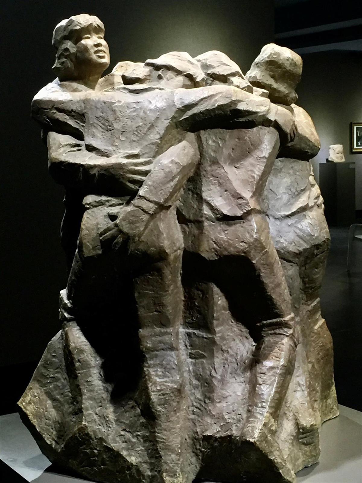 16 《热泪》作者：朱达诚创作年代：1984年规格：50cm×4lcm×38cm品类：玻璃钢.jpg