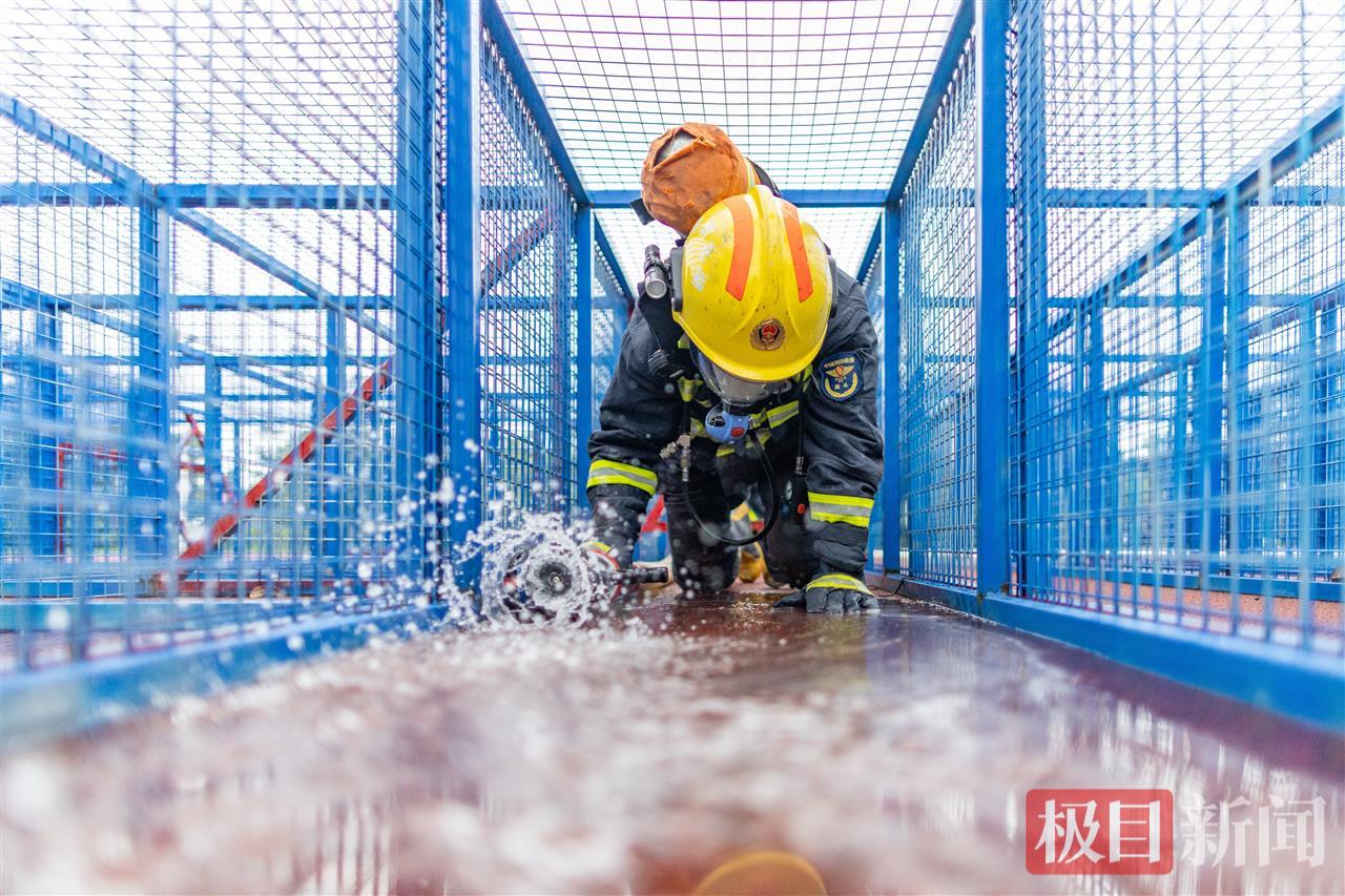 武汉消防“陈建工作室”：戎装虽去不改铁血初心，淬火成钢锻造新时代消防尖兵
