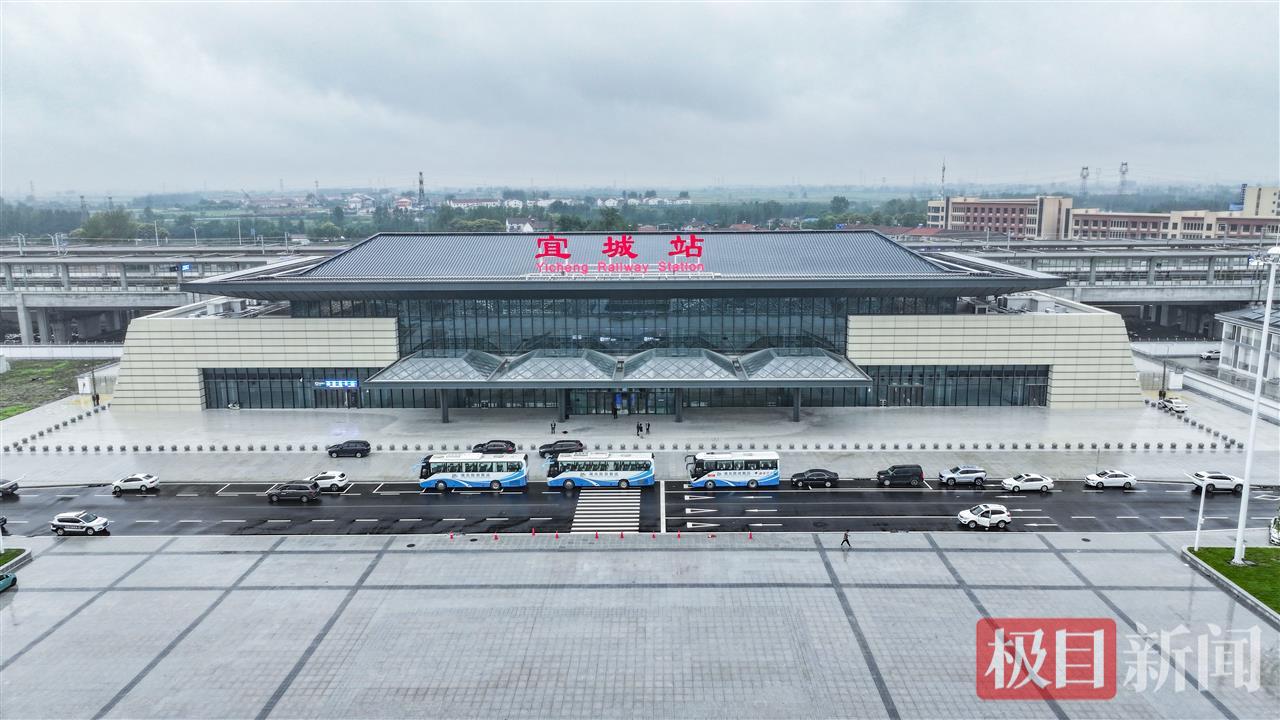 全新的高铁站宜城站2.jpg 全新的高铁站宜城站2.jpg