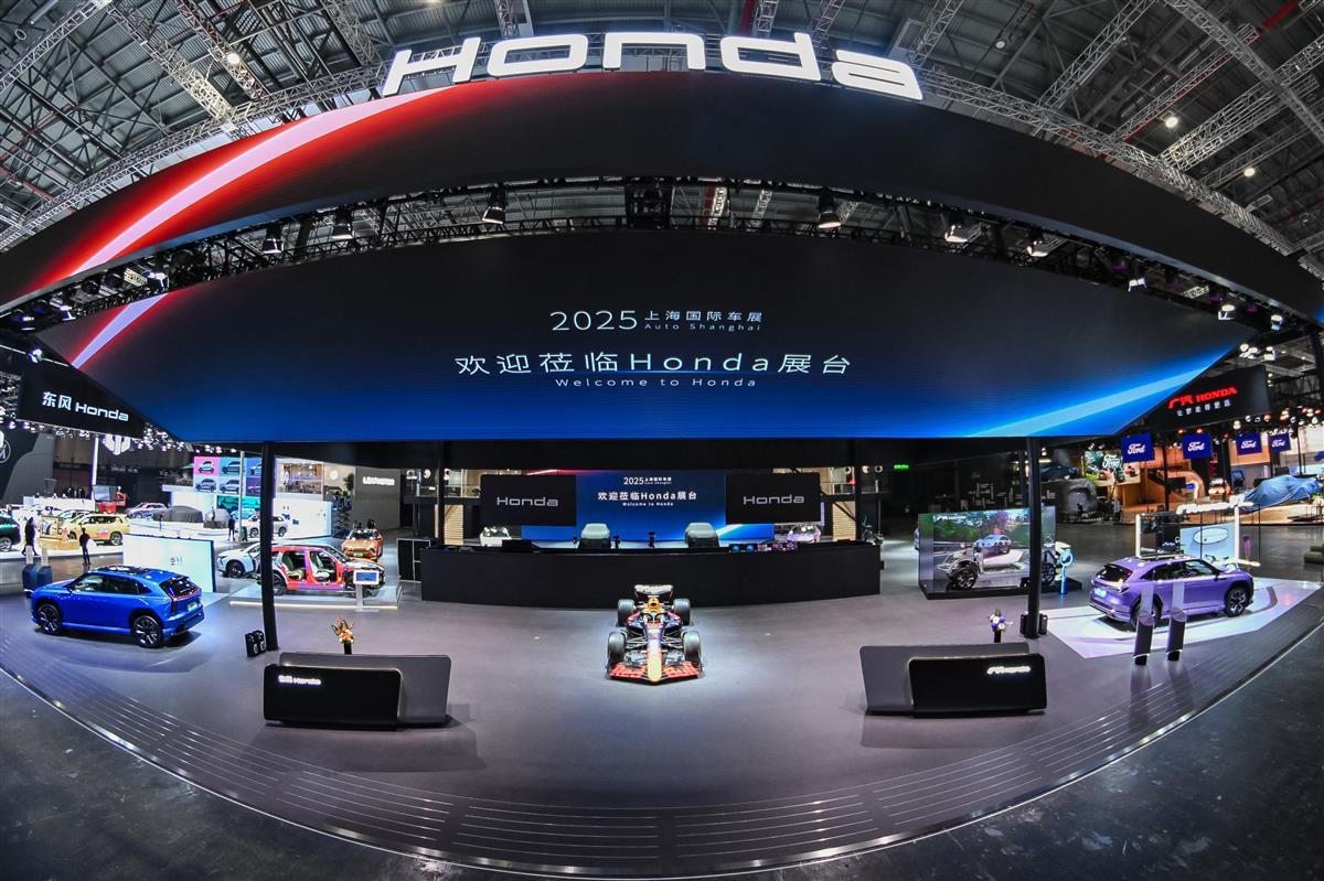 图片1-车展车型全景图，体现F1赛车.jpg