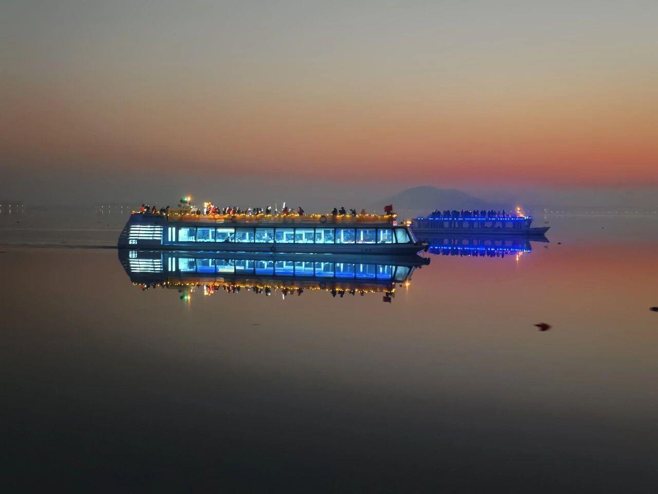 微信图片_20260101093609_241_254.jpg 武汉东湖元旦惊喜连连,人造太阳升起,红嘴鸥伴飞迎新年宠客操作暖人心