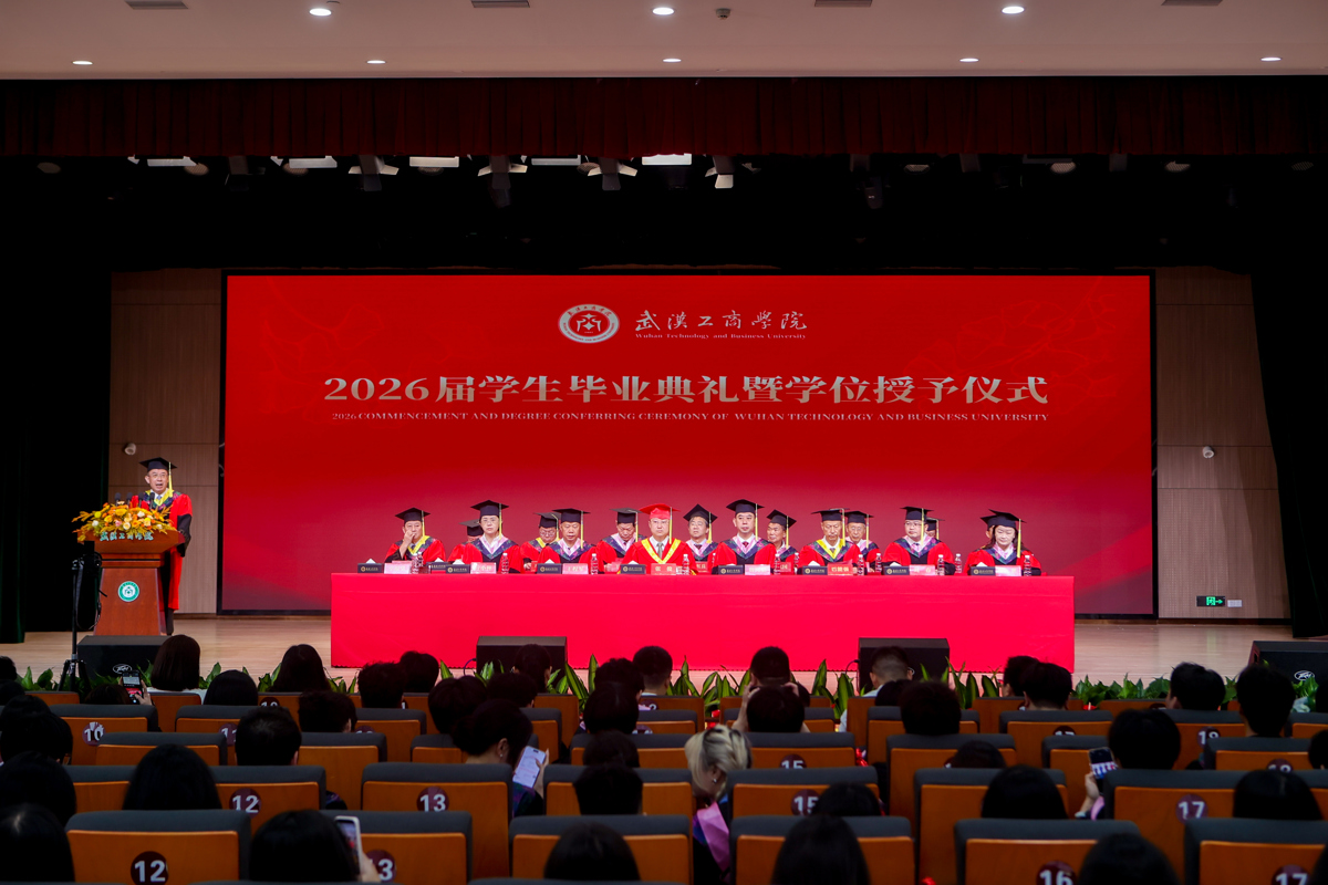 图为2026届学生毕业典礼暨学位授予仪式现场 摄影:佳航.jpg 图为2026届学生毕业典礼暨学位授予仪式现场 摄影:佳航.jpg