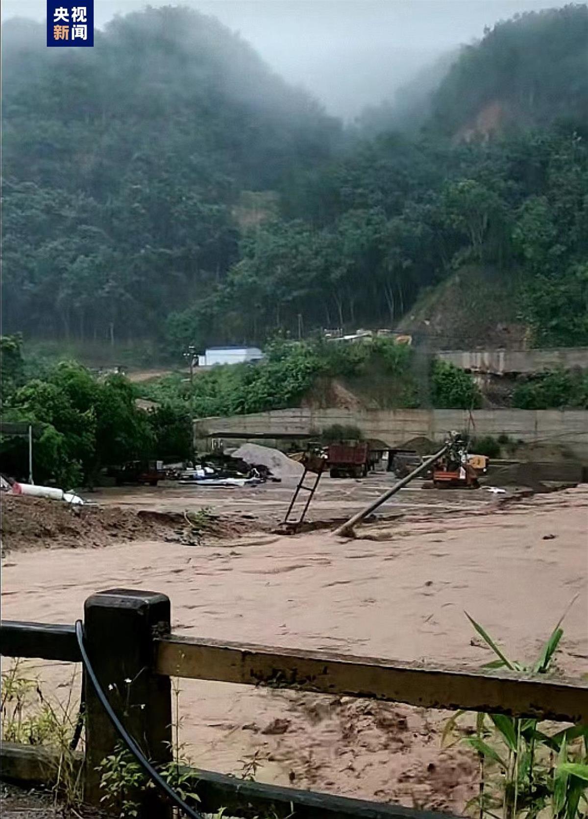 引发滑坡,泥石流等地质灾害,大黑山镇,大水沟乡辖区等多处道路塌方