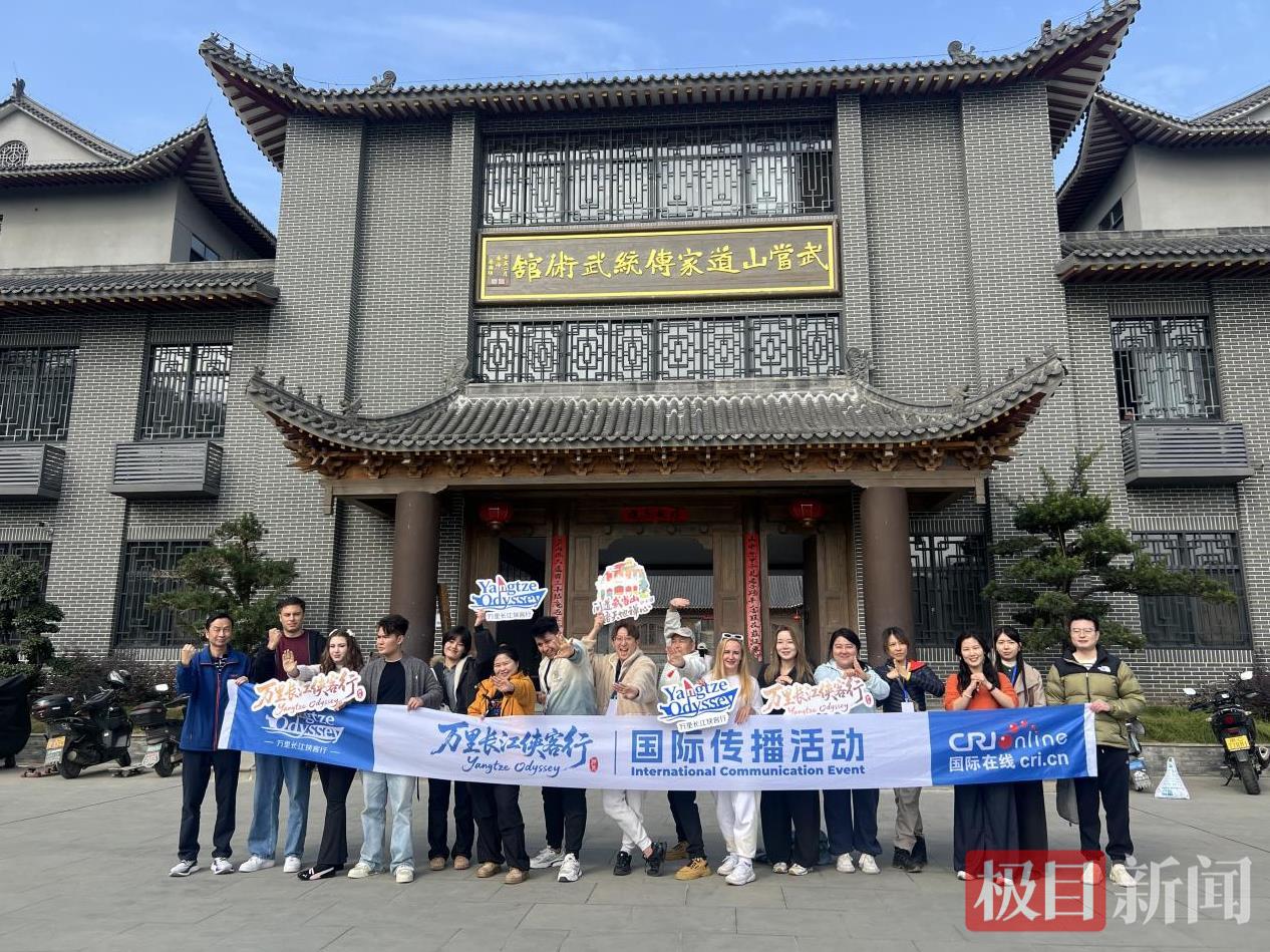 万里1.png 万里1.png