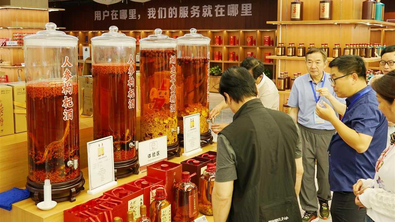 墨韵流芳处，劲牌见匠心——文学大咖探秘“友好共生”的精神原乡