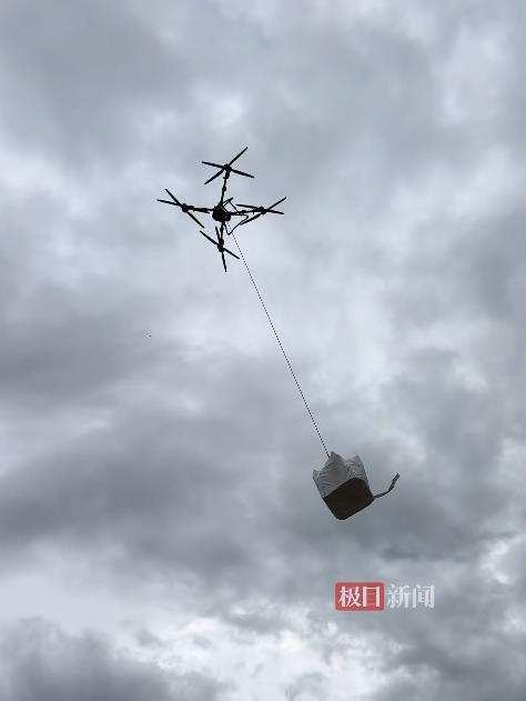 无人机运送物资.png