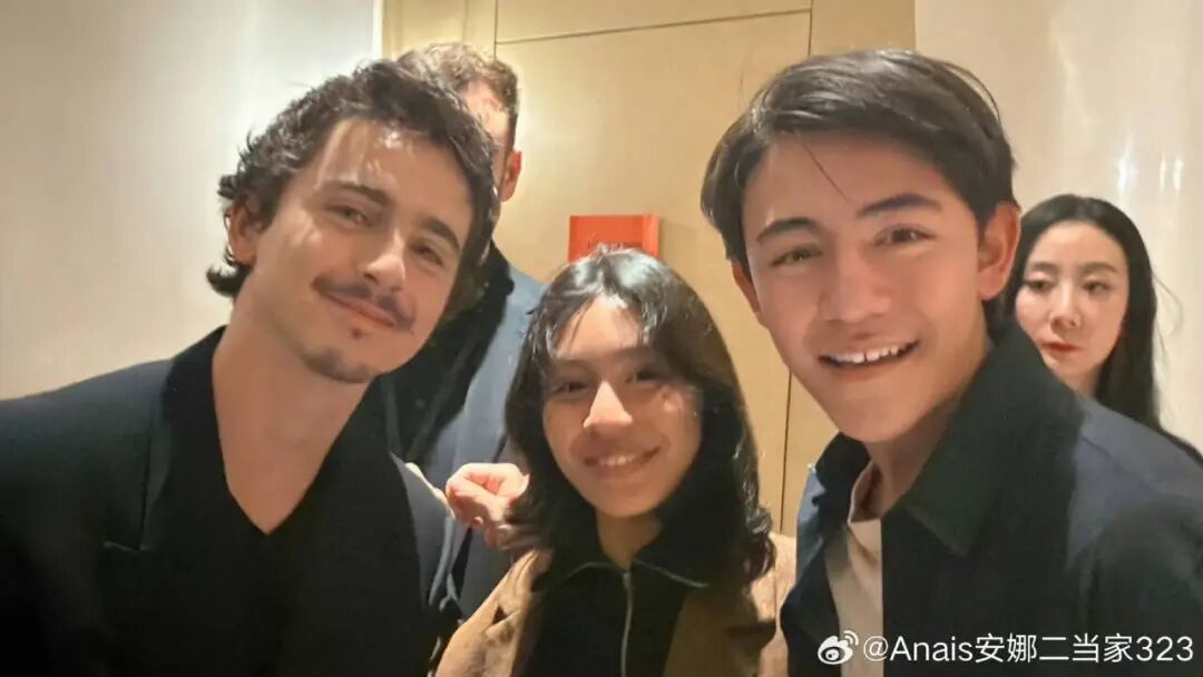 15岁诺一近照曝光，没爸爸刘烨那么“忧郁”，依然是个美男子；说法语时声音浑厚，网友评“肯定比刘烨法语好” | 极目新闻