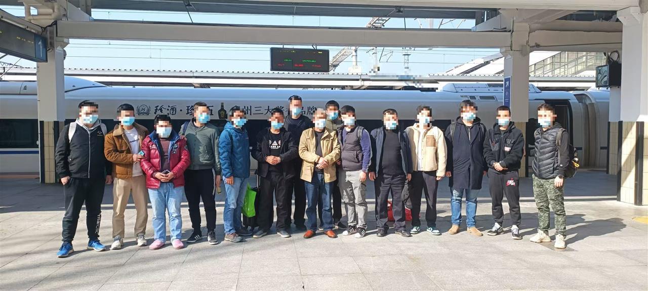 武汉网警跨省追捕涉网犯罪团伙.jpg 武汉网警跨省追捕涉网犯罪团伙.jpg