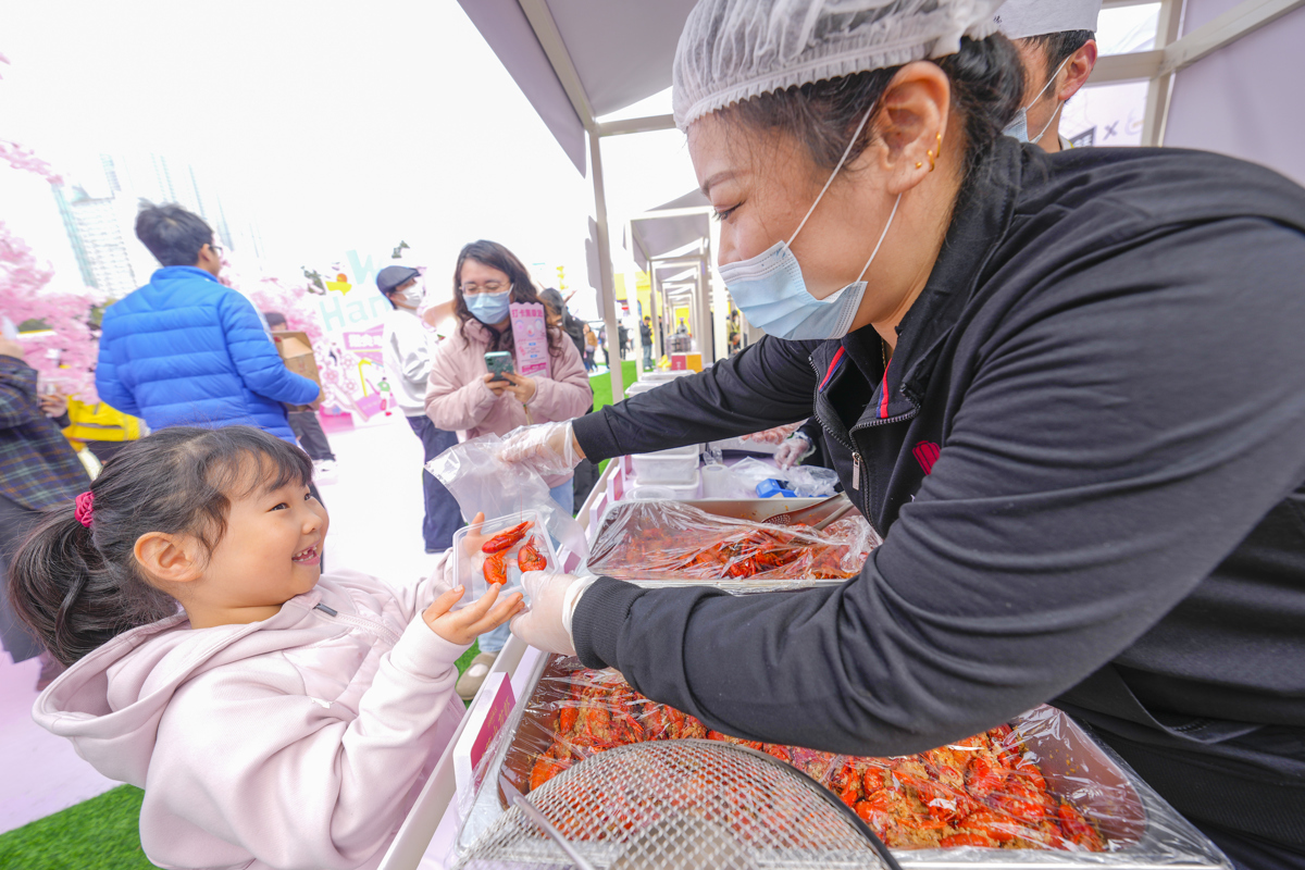 汉马美食生活节:好诱人的小龙虾.jpg 汉马美食生活节:好诱人的小龙虾.jpg