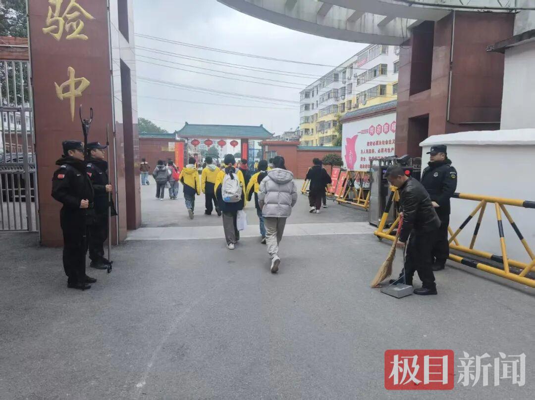 F7B6D2BCC320ABE56BDE8E8147672EF2.jpg F7B6D2BCC320ABE56BDE8E8147672EF2.jpg