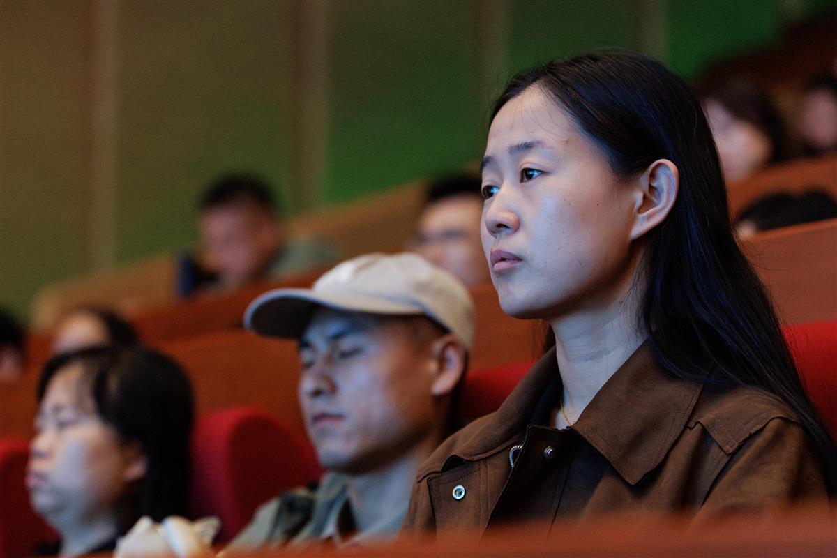 观众观看2（韩鑫垚 摄）.jpg