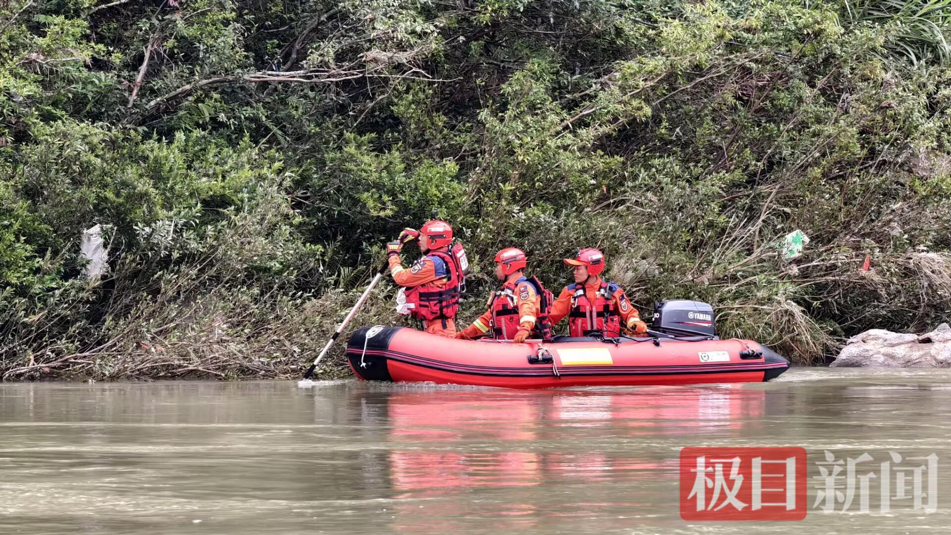 搜寻现场 极目新闻记者摄.jpg