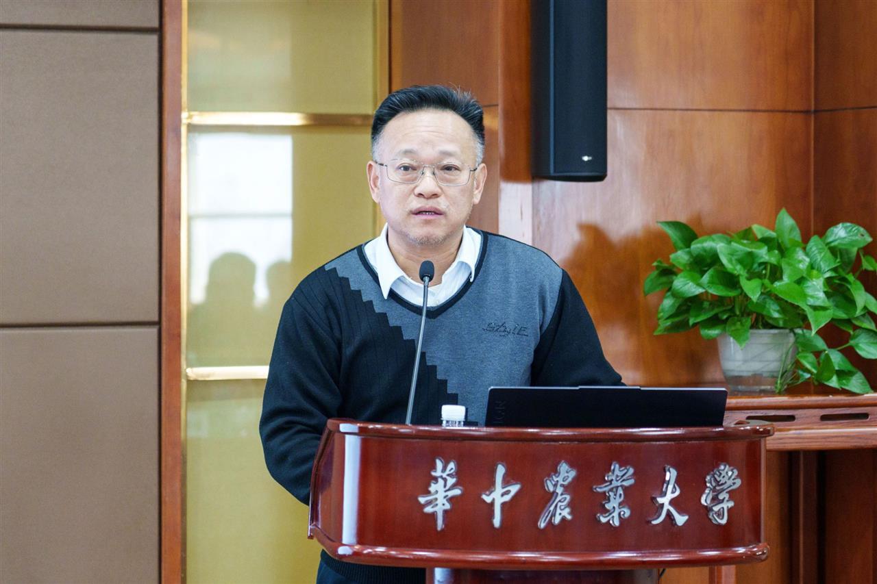 周广生教授介绍项目实施方案（学通社记者 韩鑫垚 摄）.jpg