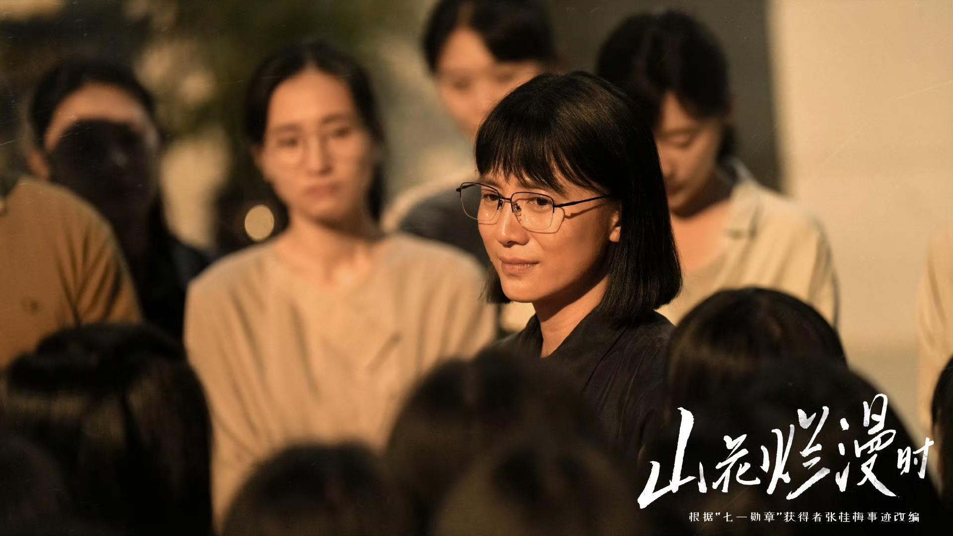 13年后，宋佳再夺“白玉兰奖”最佳女主角奖，发言时忍不住哽咽：我们站在这里不是因为年轻漂亮