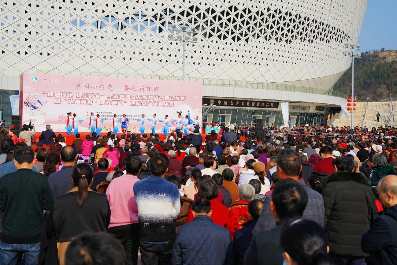 十堰市婚恋交友服务活动启动仪式现场观众如潮。 陈国东摄.png