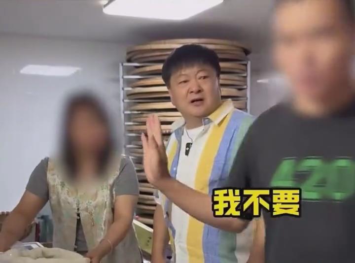 演员洪剑涛曝杭州一茶叶店茶水要价100元一杯，商家致歉