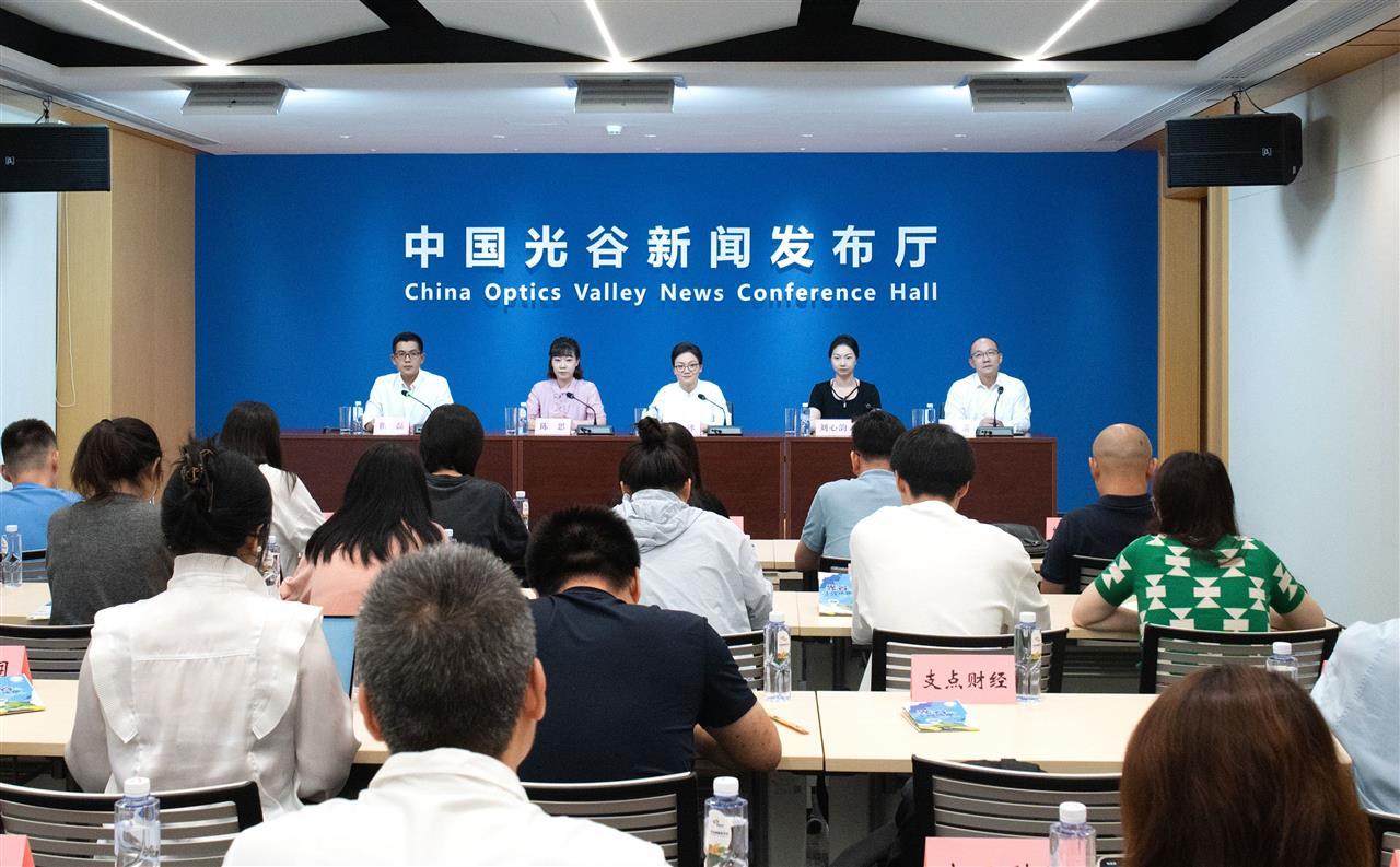 新闻发布会现场.jpg 新闻发布会现场.jpg