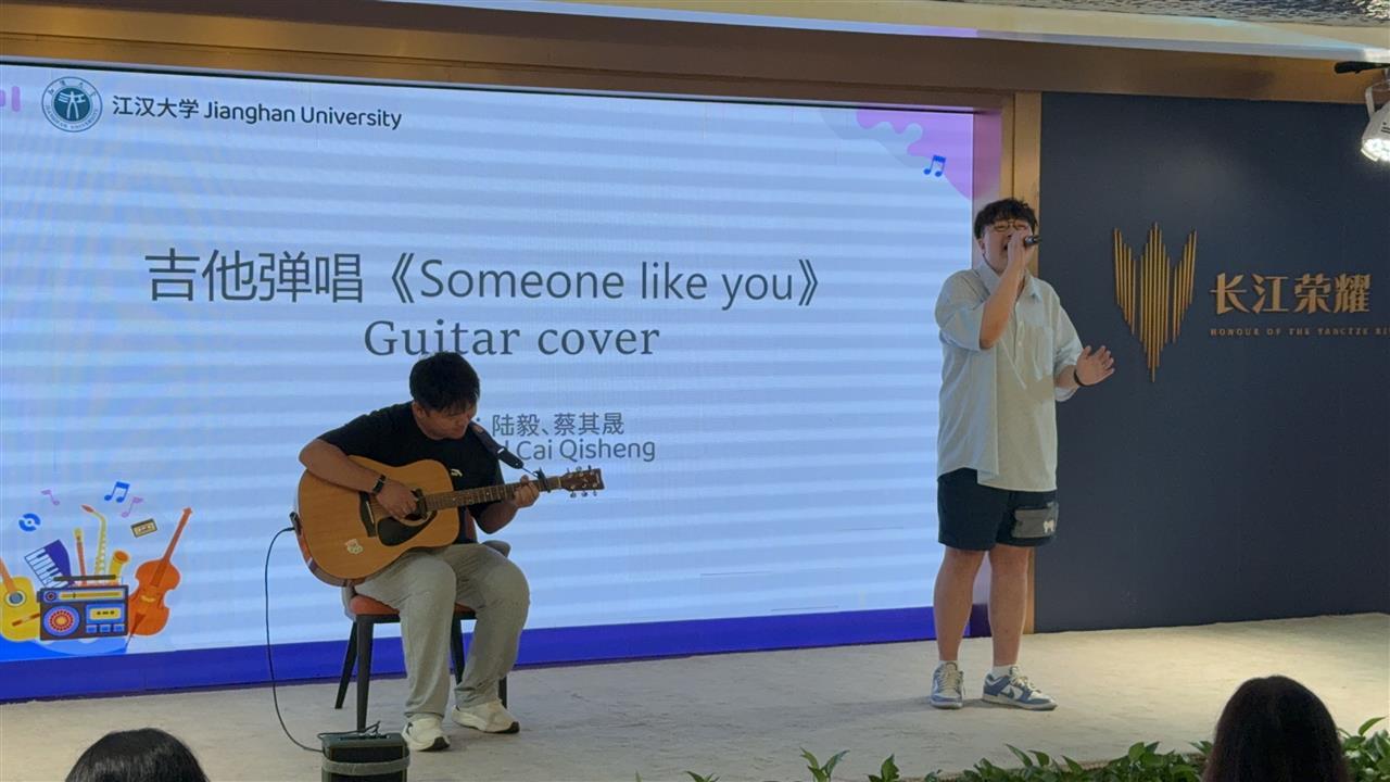 陆毅、蔡其晟吉他弹唱《Someone Like You》.jpg