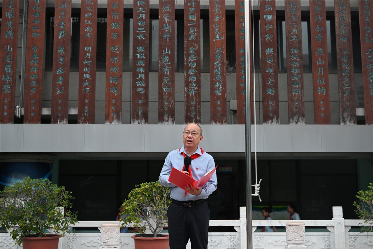 书记讲话.JPG 书记讲话.JPG