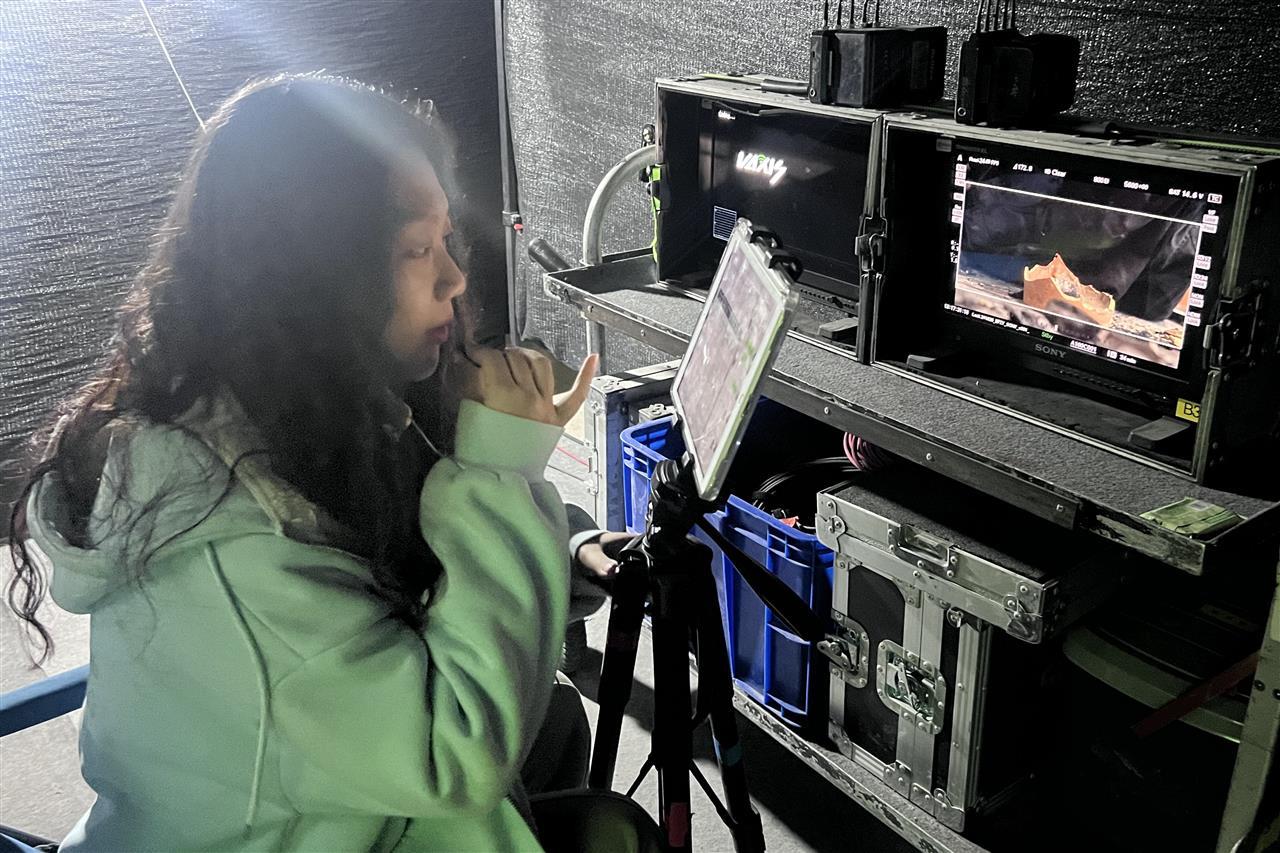 5 王昱从参加视效场记工作照。.jpg