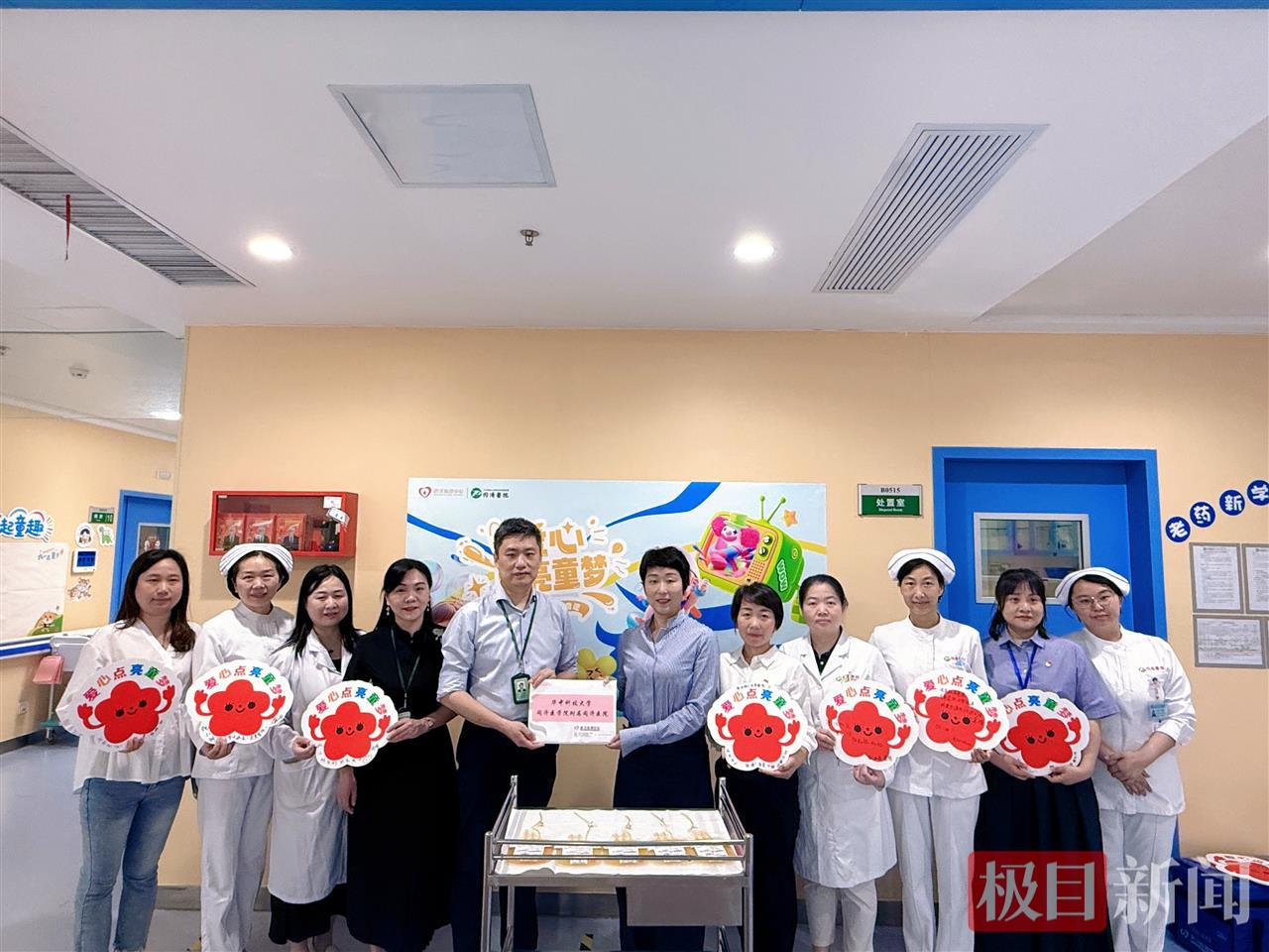 武汉血液中心将“爱心血小板”送到武汉同济、协和、儿童医院及亚心总医院3.jpg