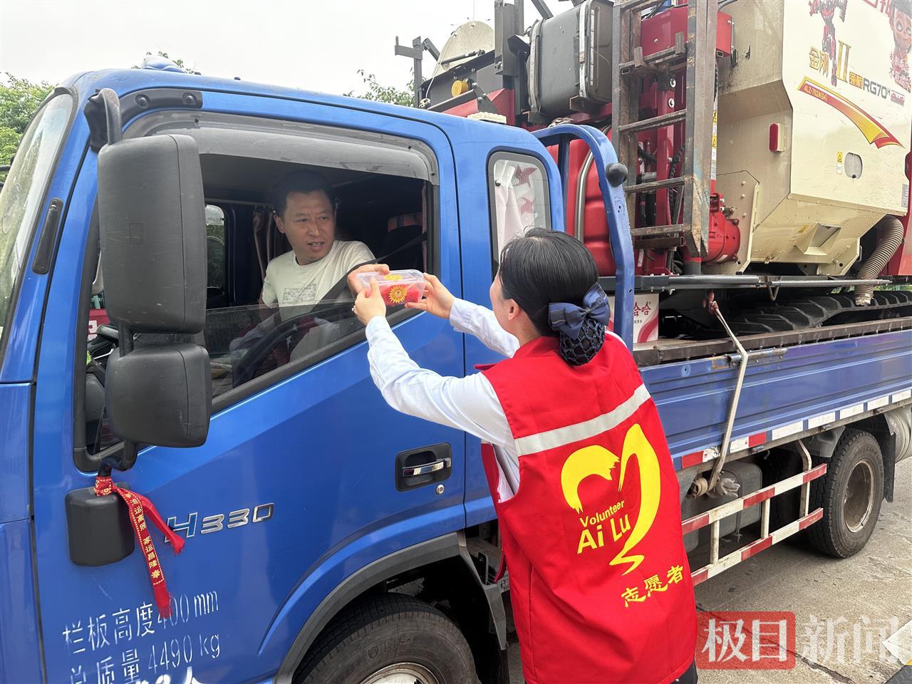 王城+农户提供补水.JPG 王城+农户提供补水.JPG