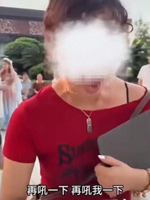 重庆渝中文旅委就“女子强拉游客拍照”致歉，律师：女子或违反治安管理处罚法，可处拘留罚款