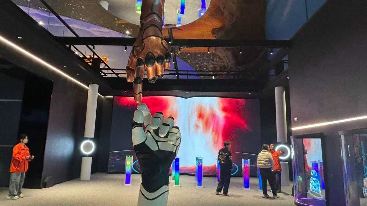 春晚机器人“爆单”：63万元机型秒光，10999元消费级机器人走进普通家庭