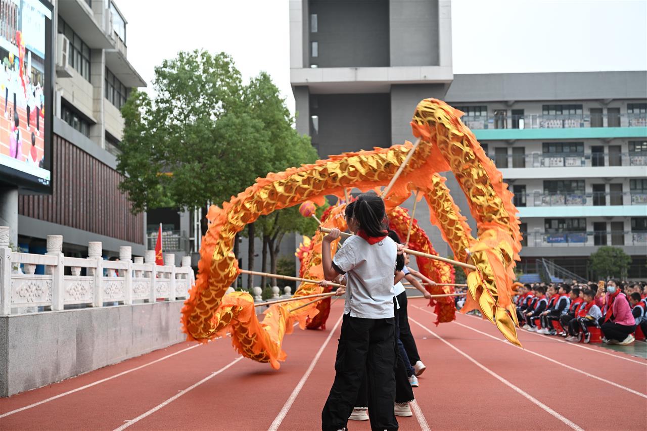 舞龙表演.JPG 舞龙表演.JPG